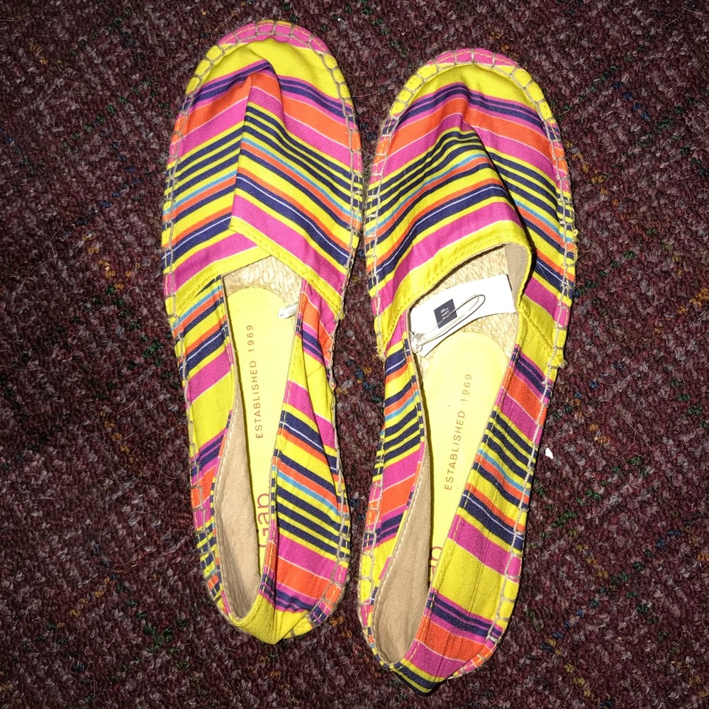 Slip-on Shoes💕 NWT!!